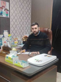 الله شاهد هذا الطبيب في ناحية الرشيد وديت بنتي اله مختنكه والفايروس وا...