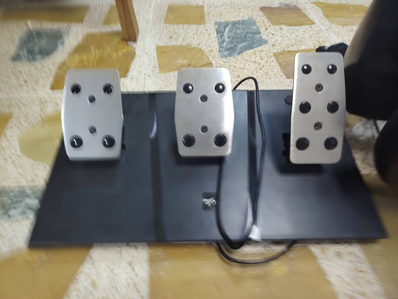 السلام عليكم
بلي 4سلم ما مفتوح بس بي مشكلة صغيرة من تدخل القرص

ما مهكر

مع جوستكين اصليات مع يو بي أس

مع قرص فيفا 25

دركسون جديد قليل الاستعمال فقط في القاعدة مكسور بس ما بي أي مشكلة

السعر 500وللتواصل عل الرقم الاتي وبي مجال 

***********

مع لعبة للدركسون ❤️❤️
