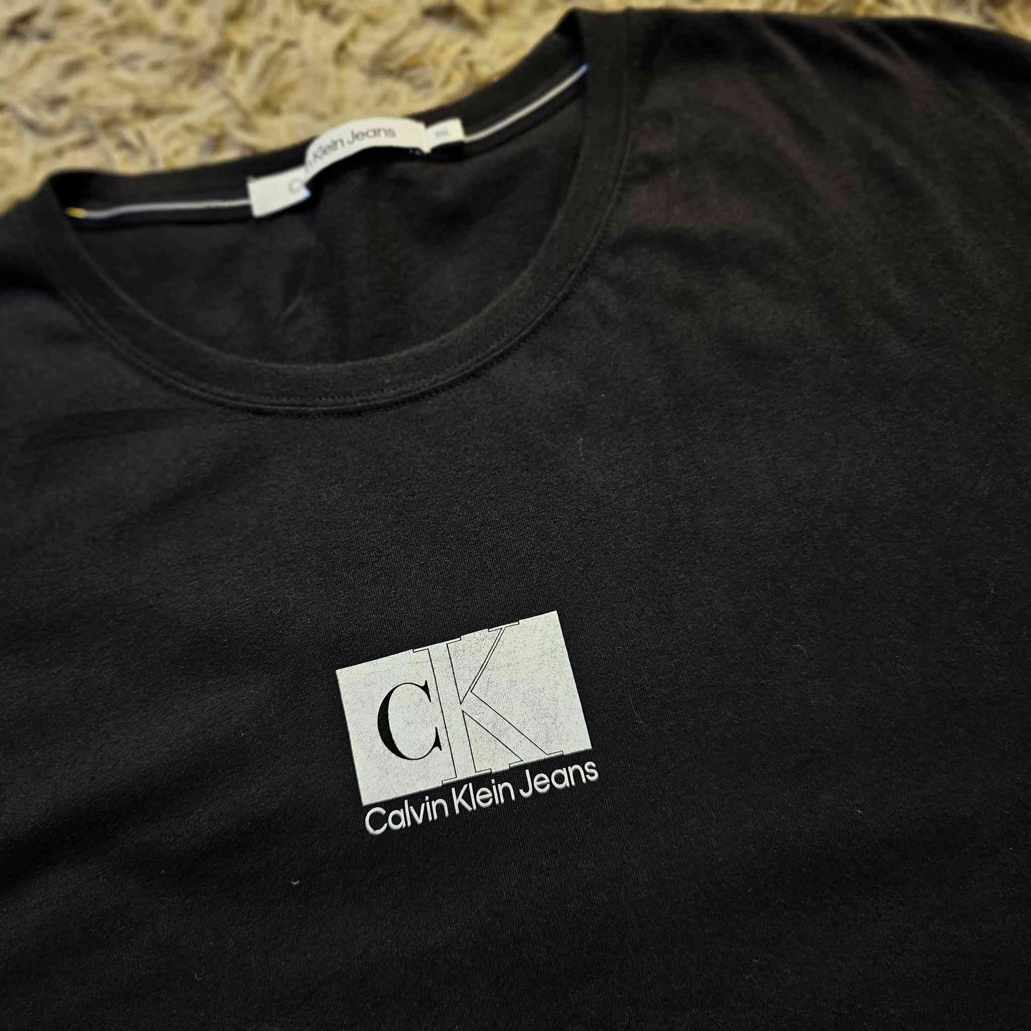 كالفن كلاين  CK
قطعه اصليه 

قياس xxL 

قطن ١٠٠%


**إذا كنت صاحب هذا الإعلان وتريد حذفه لأي سبب، رجاءا أرسل رسالة إلى الدعم الفني**