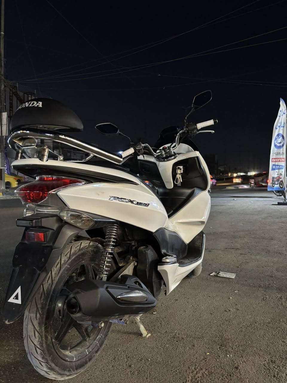 PCX جيل اول (للبيع)
مكينه 150 
مكينه مكفوله كفاله عامه من النضوح والتبخير 
كهربائيات كله شغاله حساس ازدحام 
سويجات ثنين 
دراجه ماشيه (22) 
دراجه شلعه ومعدل خير من الله 
اي استفسار اتصال ( ***********)
