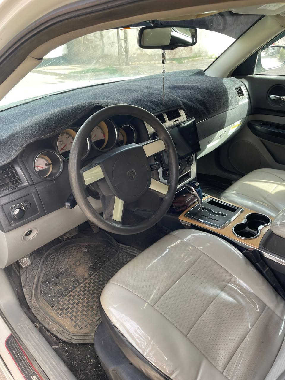 سلام عليكم للبيع جارجر
2008 

رقم بغداد باسمي 

مكينه 3500 

كير ومكينه جديده 

حداديه كله اكسل كله جديد السياره جاهزه من كلشي

تخم تاير جديد
 
السعر 100 وبيها مجال 

مكان السياره بغداد الدورة 

*********** بي واتساب
