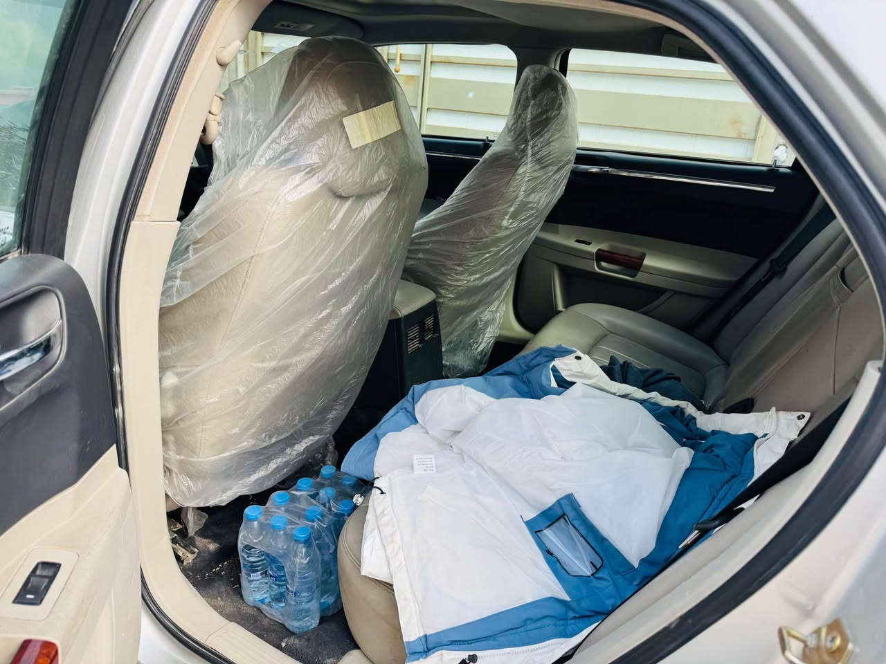 سلام عليكم للبيع فقط اوباما ادوات 2010 لمتدد فول مواصفات VIP دخول جديد خليجي فتحه سلايت تشغيل عن بعد تحكم ستيرن دواخل عسلي جلد كشنات كهربائي + تتفئه كشنات شاشه جبيره كامره حلفيه مرايه جانبيه قلابه هيتر كلاص حار سياره جديده بمعنى الكلمه ما ناقصه برغي عله وضع الشركه كصه بجم فقط محرك 3.5 كير محرك جدد حداديه جديده من الطول لطول تخم تاير جديد سياره تحفه وبالعافيه عله الي ياخذه سعره 48 قفل مكاني بصره 
*********** البصرة, العراق
