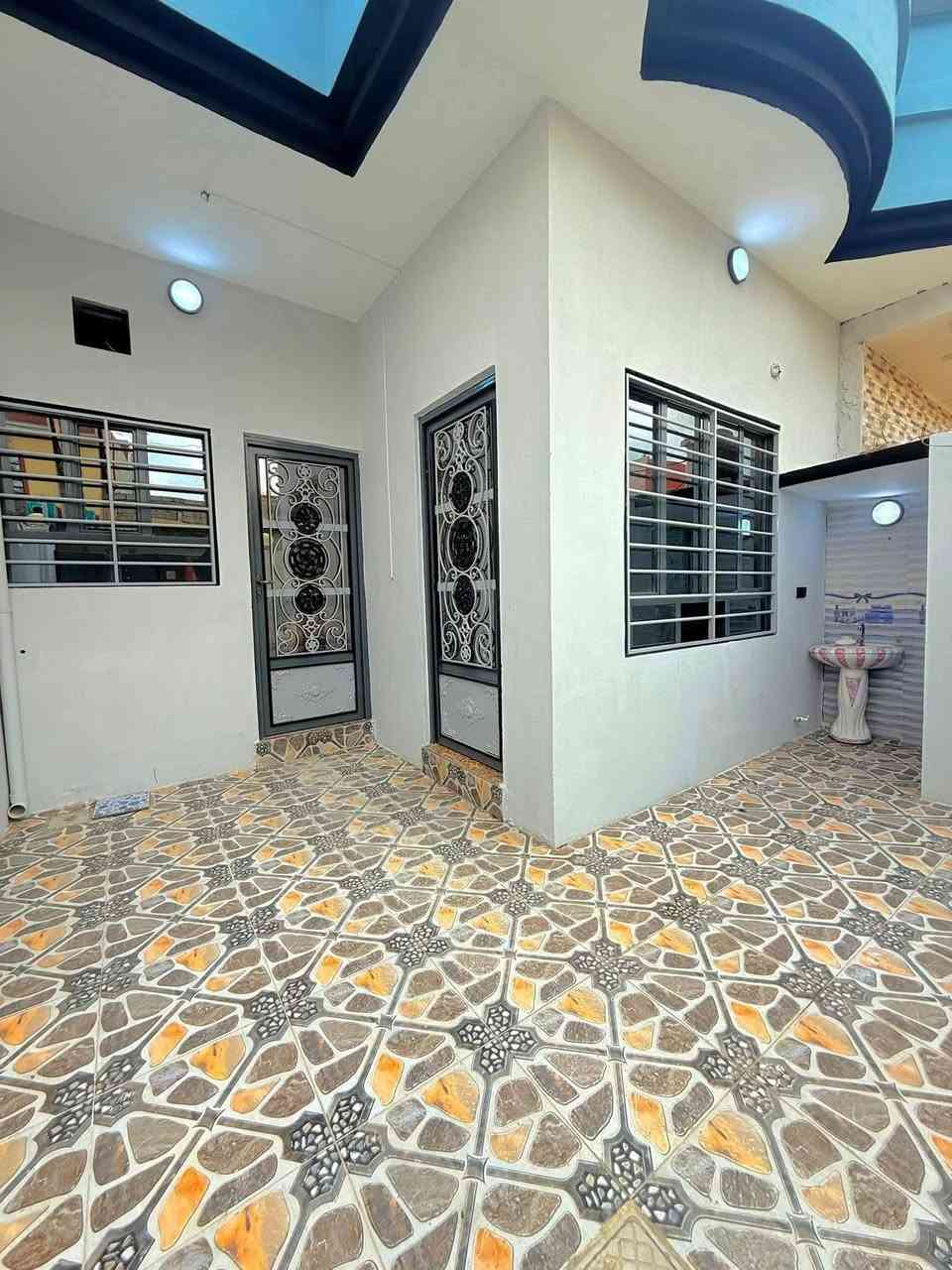 بيت 🏠 للبيع  مساحة 125 متر حي الانتصار شارع 60 مقابل المستوصف المربع الذهبي  بيت فول فول سند طابو الزهور يتكون من غرفتين وهول ومطبخ وصحيات  (السعر 80 وبي مجال) للاستفسار والطلب اتصل على الارقام التالية
***********واتساب
