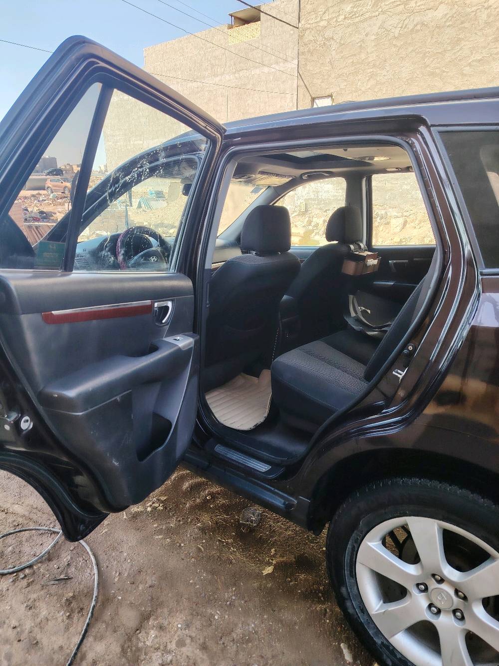 سلام عليكم سنتافي 2008 خليجي ٦ سلندر محرك ٢٧٠٠ محرك جديد كير نضيف فول عده لبصمه فتحه ثلاجه فور ويل كهربائيات تدفئه تبريد كشن السايق بس كهربائي ٧ راكب ٣قطع تبريد كله شغال ومضبوط مابيهة اي نقص صدر دسكات نضيفات رقمها بغداد الانكليزي سعر 120 داخل اسود مكاني بغداد الدورة موجود وانساب *********** 