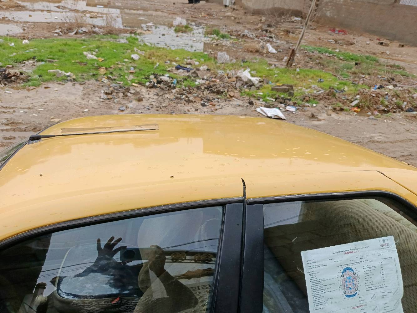 السلام عليكم بيجو 405 موديل 2010 مكفولة من الضربة كلة شغال بس التبريد عوزة غاز فقط مكان السيارة حي اور 