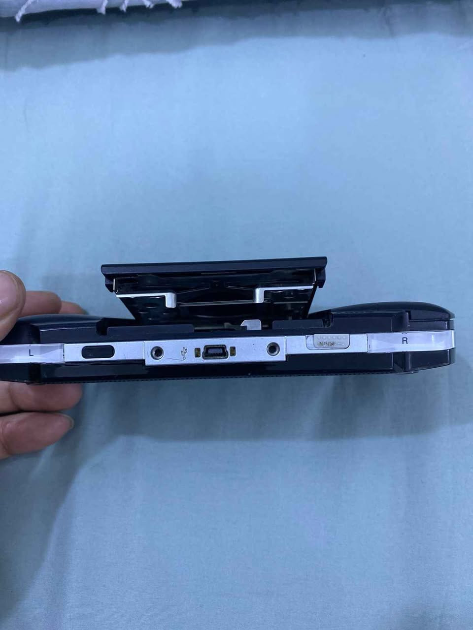 جهاز psp مستعمل نضيف وكل الازرار شغاله وبي 8 العاب وكلهن شغالات مكاني بصره 
*********** البصرة, العراق
