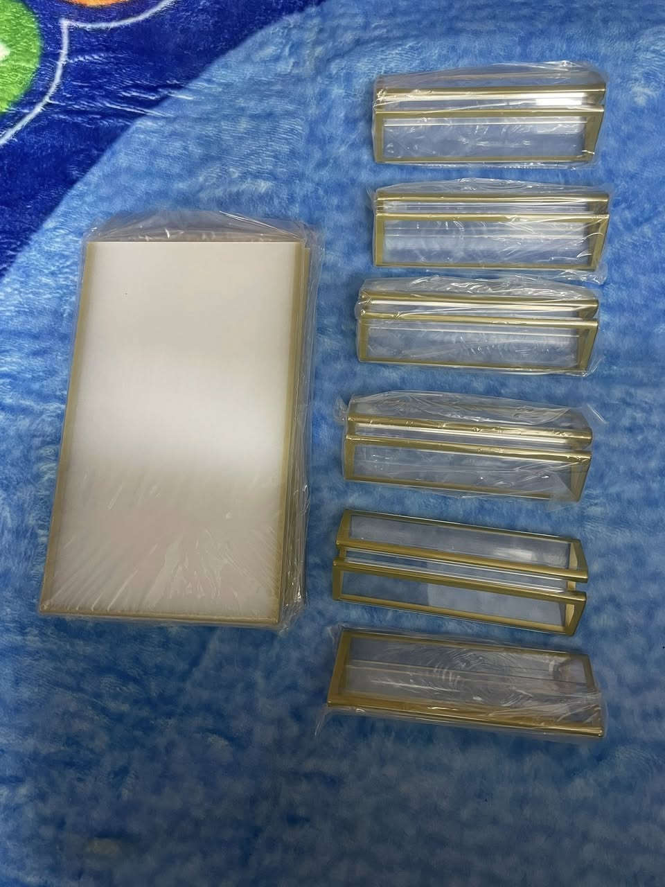 عارضات اكرلك منضدية لعرض الصور العدد المتوفر 12 قطعة بهذا الشكل والجمال


**إذا كنت صاحب هذا الإعلان وتريد حذفه لأي سبب، رجاءا أرسل رسالة إلى الدعم الفني**