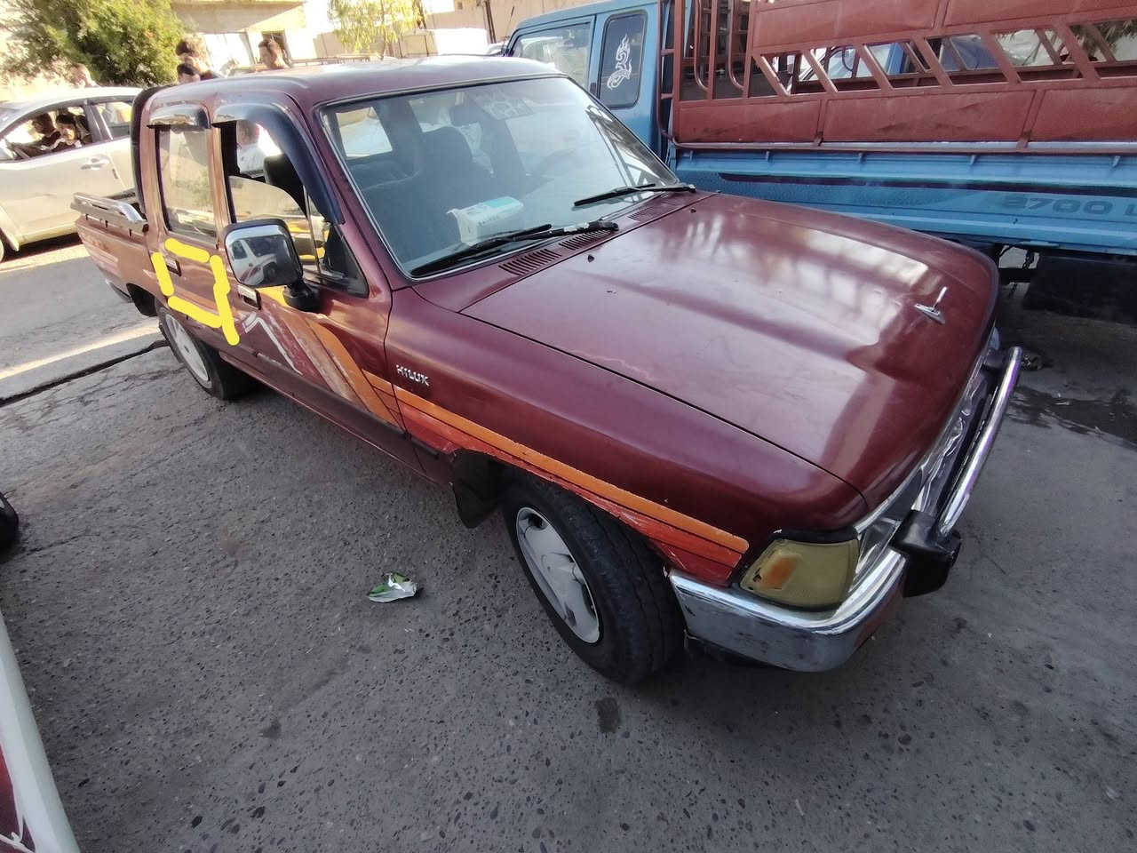 بيك اب TOYOTA
موديل ١٩٩٣ 
رقم نينوى مسطرة  هزة للـ ٢٠٣٠ 
بأسمي الشرعي اني .
الملاحظات موضحة بالصور:
• معجون باب الي خلف السكن مثل ما موضح بالصورة .
• الجاملغ الخلفي جهة اليسارة شي قليل. 
المحرك بي بداية صرف . 
طخمها حيل نظيف 
تبريد بس تعبي غاز يشتغل .
دوشمه جديدة صار اسبوع شادها نوعية راقية .
ارضية السيارة كلش نضيفة .
السيارة احلى من الصورة 
مكلف بالنشر . غير متواجد عالفيس 
للتواصل اتصل : 
***********
