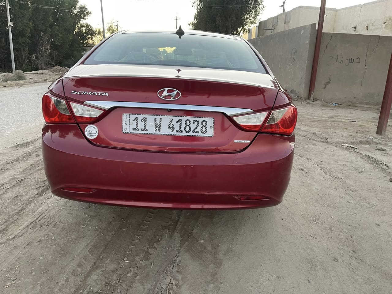 السلام عليكم.  سوناته موديل 2013 امريكي. حادث بسيط جداً خشم الجاملغ امامي السياره بدون تبديل فقط رش جاملغ امامي وشويه بلبنيد. سياره فووول فووول  للاخير 
1-بصمه 
2-بنراما
3-داخل بيجي 
4تبريد قطعتين
5سستم انفنيتي بلادي
6-كشن جلد وكهربائي
7-كشنات تدفئه
8-شاشه وكامره دواره بلادي
9-يدات نيكل
10-اشاره بلمرايه 
وبعد بيها مواصفات هواي  سياره 2400 
مكينه وكير وحداديه  تخم تاير خير من الله من كلشي جاهزه  ماشيه 119 بس 
رقم بغداد مكانه بلحله بسمنه. تحويل مباشر. السعر 115$ وبيها مجال استفسار. اتصل ***********
