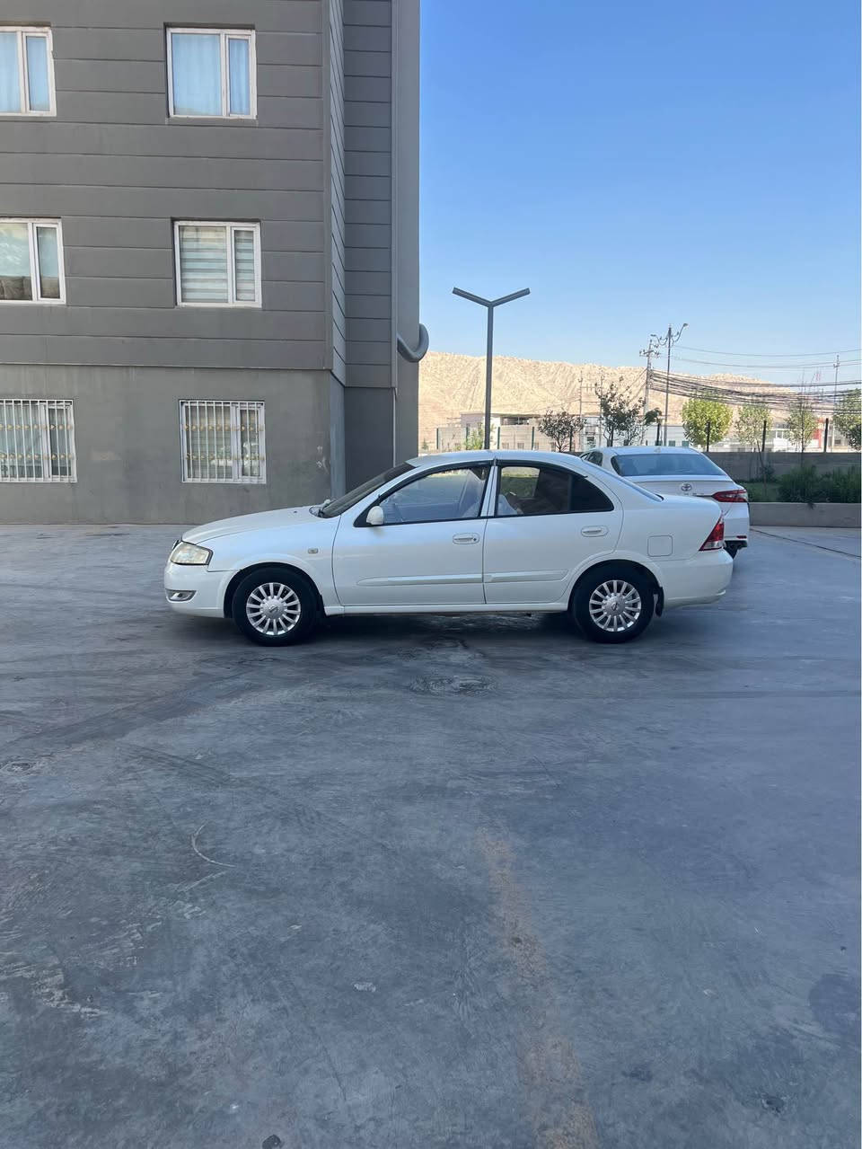 نيسان صني   2011
كوري داخلي زه ر
گئر تو ماتيك
جام كاره باي
ته بريت
ويل كه پ
بولنت سبخ
سعر 108 مجال
ته له فون 
***********
*********** 
جهئ دهوك دهوك, العراق
