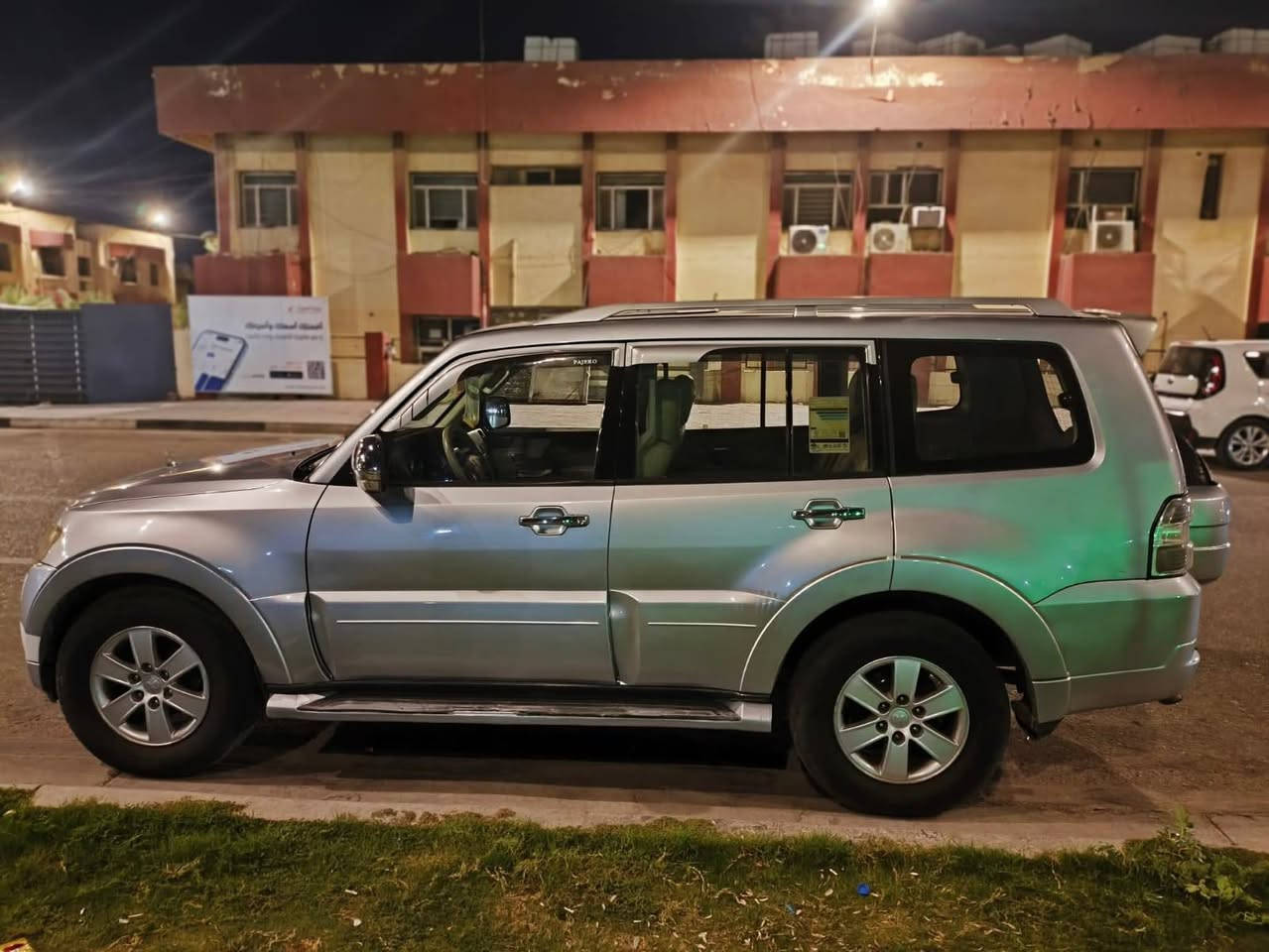 باجيرو موديل 2008 محرك 3500 
مقاعد جلد كهرباء 
رقم بغداد الدولي سنوية وهزة جديدة
محرك 6 سلندر 
تخم تايرات جديد 
باسمي تحويل ثاني يوم 
حدادية وصدر جديد متصرف عليها ابد 
سيارة نظيفة ومالت بيت 
بيه قطعتين رش جاملغ اثر شخوط و نص الباب مالت السائق 
الباقي كفالة كير ومحرك وكشر 
عنوان كربلاء المقدسة 
السعر جدا مناسب 118 وبيه مجال للشراي 
تواصل اتصال فقط ***********
