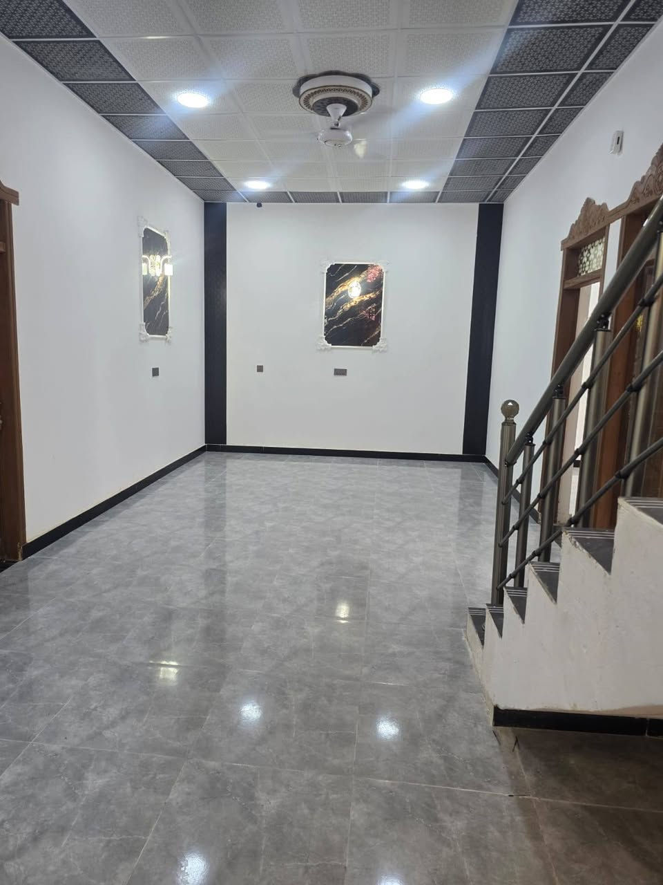 ***********يتوفر الدينا بيت للبيع في ابي الخصيب حمدان شارع مركز حمدان قريب من جامع التقوى خالف مصتوصف حمدان يبعد عن سوق اومصتوصف حمدان 3داقيق طابو زراعي عراقي سند 25وكله ونسخه من طابو مباشر تكاتب معا ابو طابو عراقي موجود مساحة البيت 175متر يحتوي على 2غرف منام وصاله اوديوان اومبطخ اوكراج بيت بناء جديد شغل دراجة أولى جميع الخدمات منطقة متكاملة مغلفة البيت 93او قابل اللتفاوض مكان كلش حلوة إلا ستفسار رقم الهاتف فقط ***********
