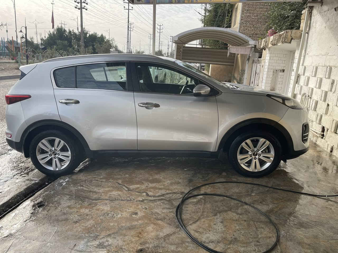 كيا سبورتج خليجي موديل ٢٠١٧ ماشية ١٧١ الف سياره نظيفة حجم المحرك ٢٠٠٠ اللون سلفري مكفولة كفاله عامه من الصبغ مكان السياره ميسان العماره قطاع ١٥ شعبان شارع المدارس الاتصال على الرقم 
***********
السعر ١٧٥$وبيها مجال للمشتري
