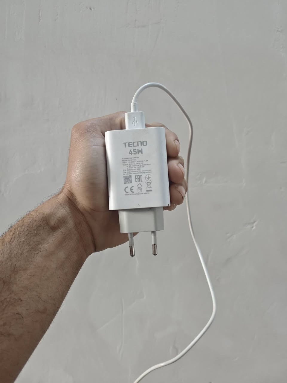 تكنو كامون 40 برو 5 جي 
كامل ملحقاتة 
البطاريه 100
الذاكره 256
الجهاز استخدام قليل شبه جديد 
السعر 260 الف
عنواني بغداد 
***********
