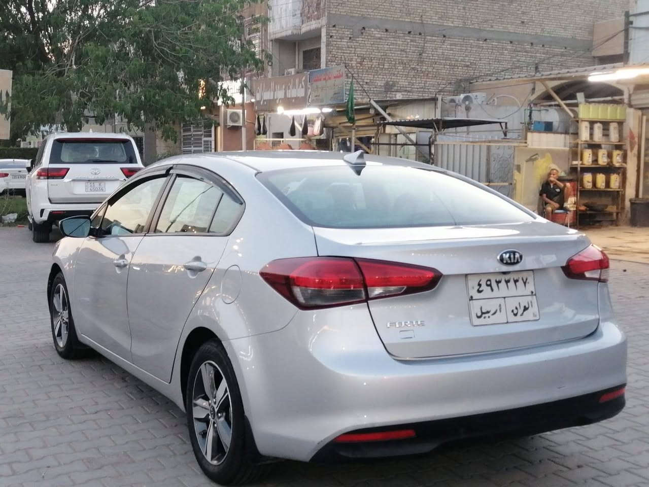 ***********
كيا فورتي 2018  S السيارة 
رايدهة ب 104 ورقة وبيهة مجال بعد المعاينه
محرك ٢٠٠٠ دوش
كير At
شاشة كبيره،، كاميرا دوارة 
ويل كب دعاية اصلي 
تخم تاير جديد 
صبغ 2 قطعة 
وبارد باب الصدر 
ًهزة وفحص جديد 
كبل بس بصمة مباشر باسم المشتري ورقم يتحول جديد
