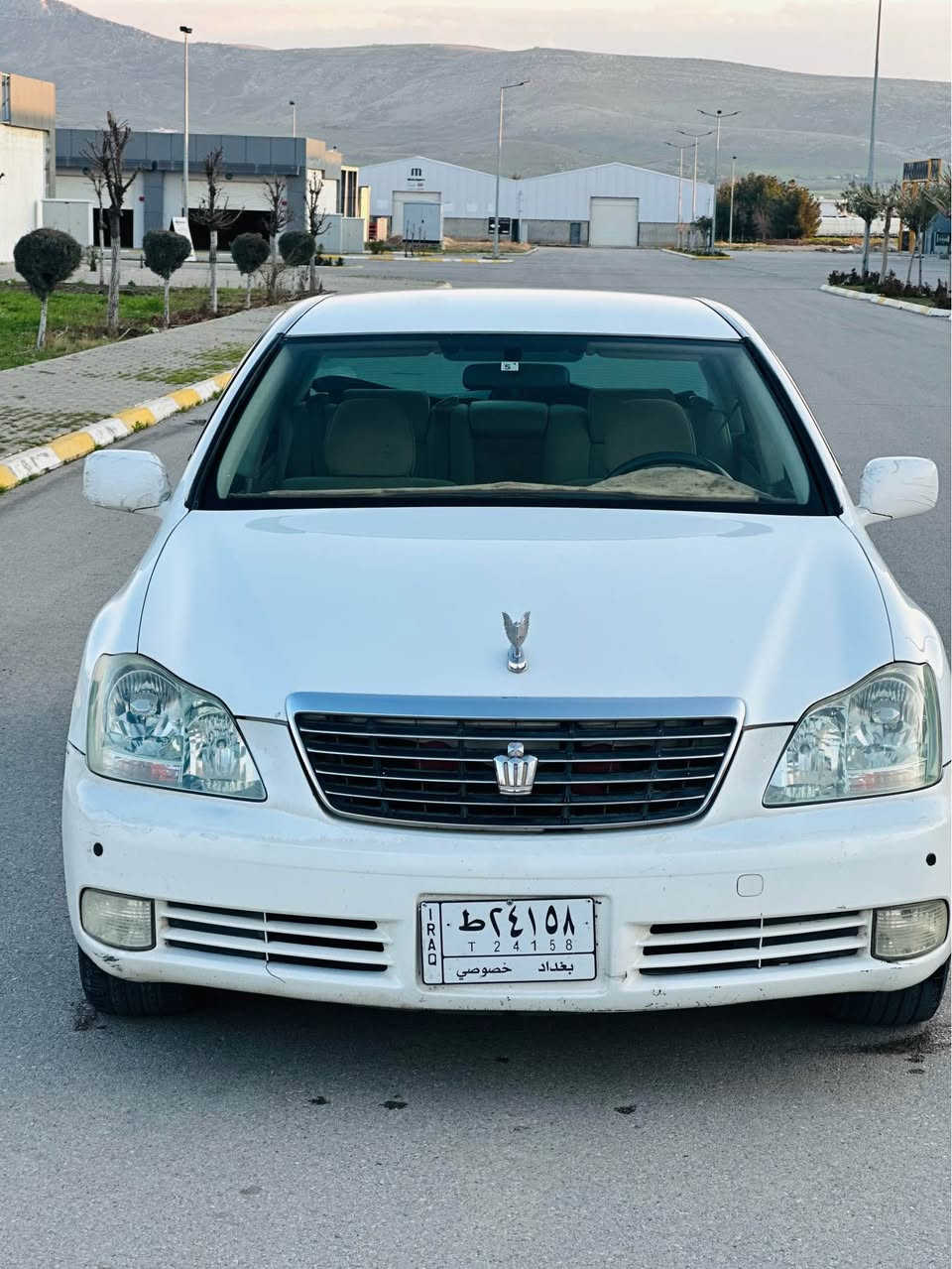 شاهانە موس موس 
٢٠٠٥ی ناو زەرد 
سێ دوگمە ١٨٢ ی بێ دووکەڵ 
رەسمی سۆنەرەکەیم داناوە 
سەقفی شوشەیی 
گێر و مەکینەو دەعم و لێدراو قرچ و کەڤەر گۆراو بە شەرت 
١٤٤ هەزار رۆشتوە 
بێ مەسرەف  تەقەو رەقەی بەشەرت 
قفڵ و کۆتایی ٦٣ گەڵا 
*********** 
*********** Singapore
