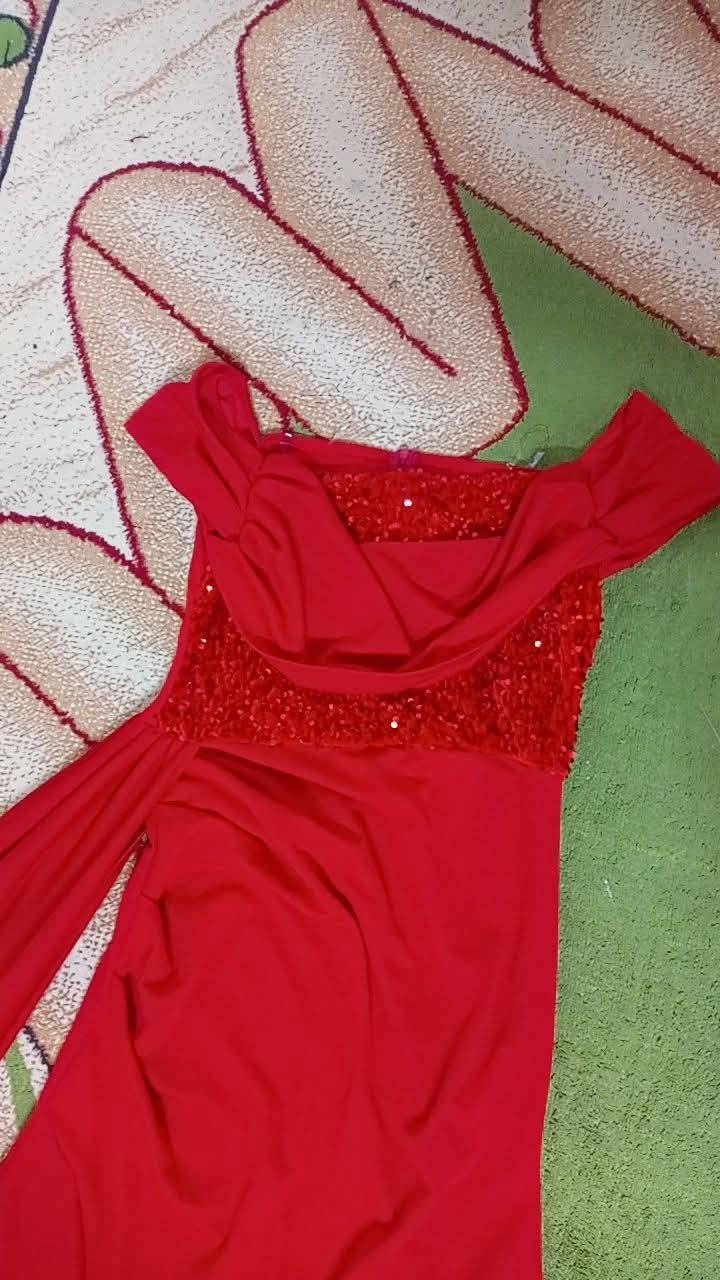 مساء الخير بنوتات عندي هذا الفستان لبسه وحدة لابسته ولمدة ساعه فقط اشتريته ب35ابيعه ب10الاف 
نضيف وجديد ولونه بالحقيقة احمر صارخ


**إذا كنت صاحب هذا الإعلان وتريد حذفه لأي سبب، رجاءا أرسل رسالة إلى الدعم الفني**