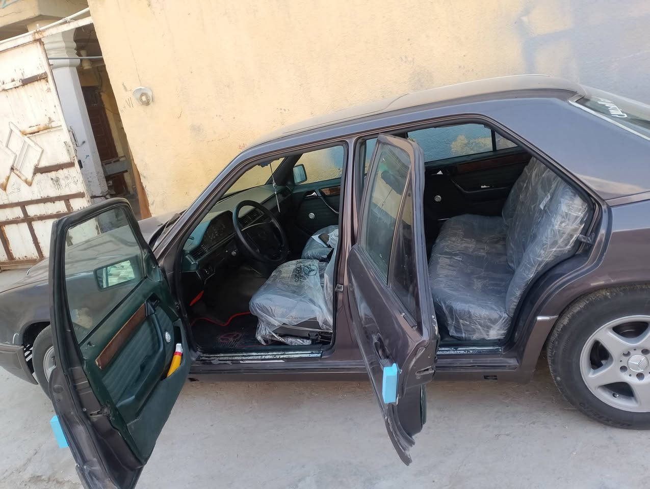 سياره للبيع مرسيدس موديل 92 حداديه جديده ويلكب بالسياره تبريد دوشمه جاهزه من كل شي السياره بأسمي للاستفسار الاتصال على الرقم اسيا  ***********
 اثير *********** السعر 65 ورقه وبيه مجال للشراي
