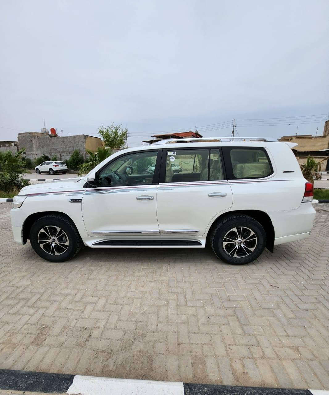 السلام عليكم للبيع فقط بدون مراوس لاندكروز جكسارة بريمية فول مواصفات رقم بصرة انكليزي بأسم اخوي موديل 2016 محرك 6سلندر ماشية 135الف السيارة جاهزة من كلشي بيها شوية صبغ بلدعامية الخلفية وصبع بارد بلبنيد مكاني البصرة السعر 430وبيها مجال 
اخوان مكلف بلنشر هذا رقم صاحبها وخابرة 
*********** البصرة, العراق
