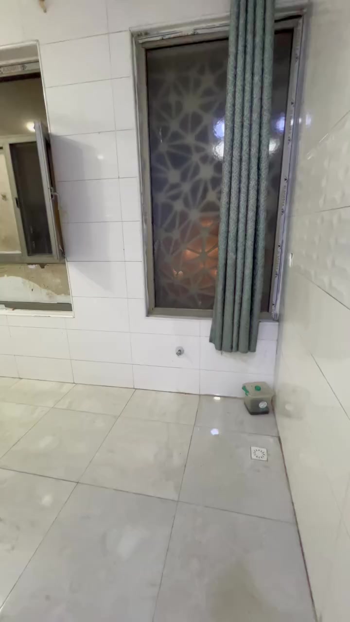 مكتب ياسر الزبيدي 
شقة للإيجار طابق ثاني جديدة
غرفتين. صالة. خدمات. 
مساحة. 80م
الموقع القاهرة قرب جامع الرواس 
***********
