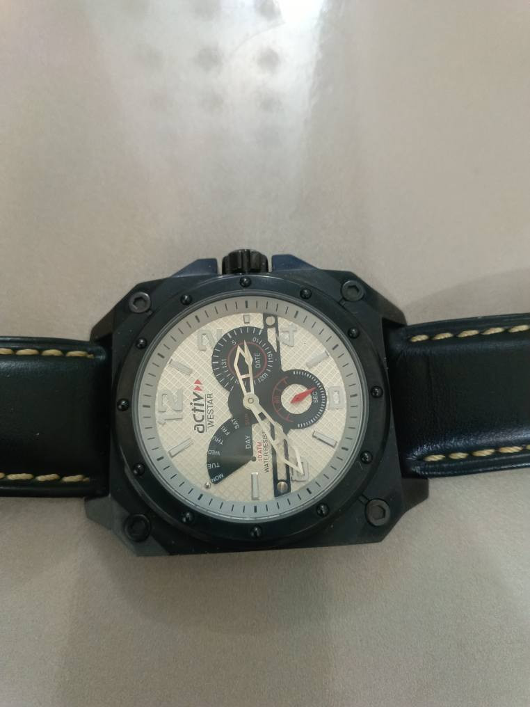 ساعه رجاليه جديده للبيع السعر 50وبيهه  مجال ...للعلم سعرهه70الف.*********** كربلاء, العراق
