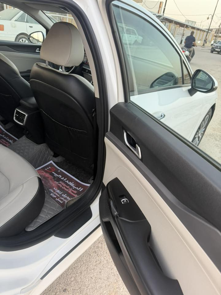 سلام عليكم k5 فول موصفات للاخير 2021ماشيه 60 الف سياره جديده لوك رقم اربيل دولي للاستفسار***********
