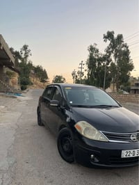 نیسان ڤێرسا مۆدێل 2011 دوو پارچەو نیوی بۆیاغە جەمپی خەفیفی هەیە لای سە...