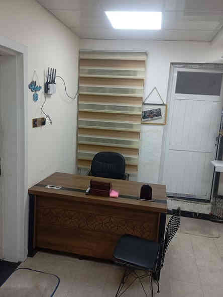 السلام عليكم 
مكتب كامل للبيع يحتوي على 
مكاتب ثنين 
رفوف جبيره 
تخم قنفات + طبلاته 
كراسي ٣ 
سبلت انفكتر يشتغل ع سحب وع وطنيه 
فاترينه مكتبيه 
 السعر خاص للاستفسار ***********
