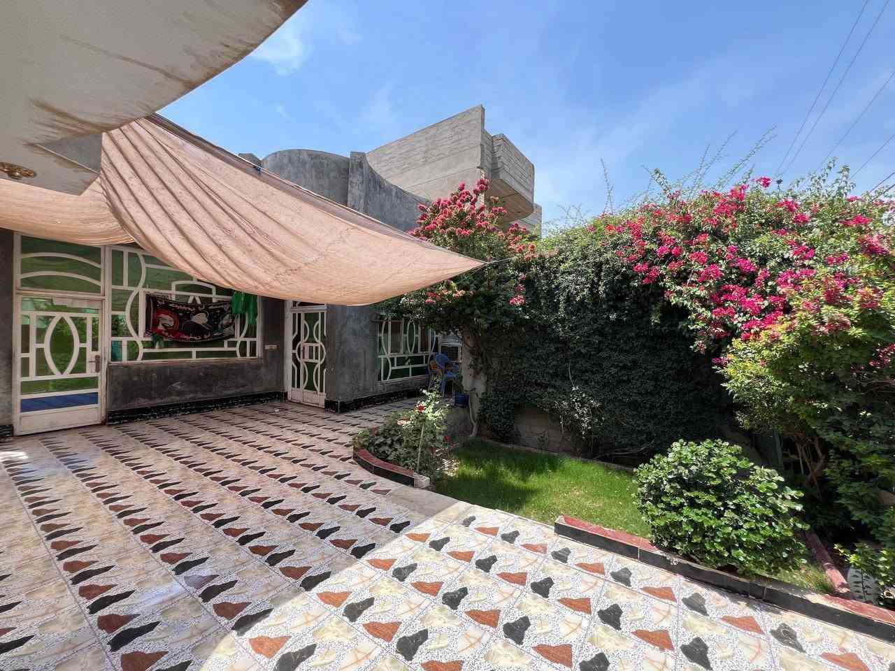 🏡 للبيع بيت سكني مع الأثاث بالكامل 🏡
📍 مساحة القطعة: 290 متر مربع
✅ استقبال 7×4 متر ✅ مطبخ 5×4 متر ✅ هول 6×4 متر ✅ غرفتين نوم 5.5×4 متر ✅ صحيات داخلية وخارجية ✅ محل تجاري ضمن العقار ✅ البيع مع الأثاث الكامل
بيت مرتب وجاهز للسكن مباشرة،
📞 للاستفسار والتواصل: ***********
