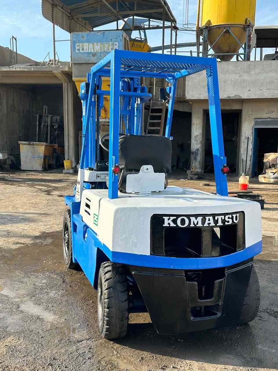 للبيع رافعه شوكيه كوماتسو موديل 1989للبيع
طنين ونص جب حاويه حركتين كير_محرك
اكسن _كهربائية _رفع_بريكك كلو كامل رافعه 
وضع بلادي سعر 35$ورقه أوبيه مجال للاستفتار 
أكثر إتصال على الرقم "***********" "***********"
