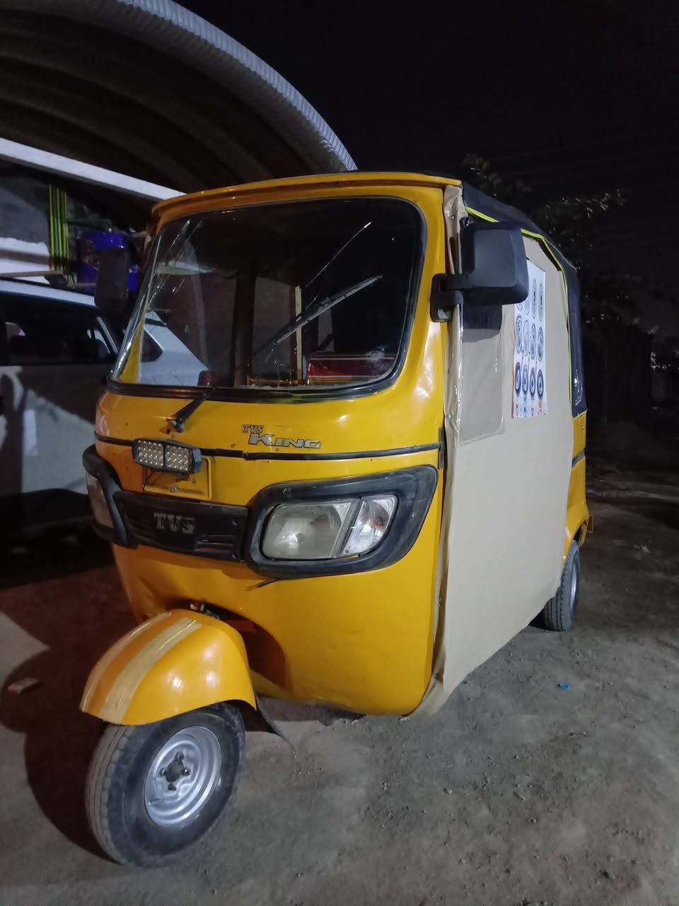 السلام عليكم تكتك تي في أس مديل 19 منفيس 2020 شهر واحد محسوبه عشرين تكتك كامله ع اخر حبايه  بيه طخات بسيطه ومسويهن سعره 4/250 وبيه مجال قليل اوراق وكيل محمود مداور وصل بسمك من المعرض شراي اتصل وبيك خير ودلل ***********
