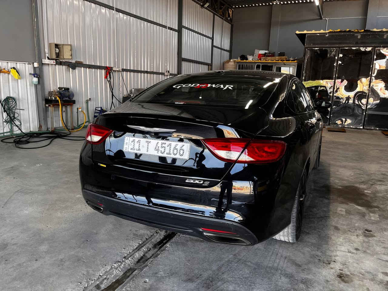 كرايسلر c200 2015   2.4
رقم بغداد باسمي 
حادثه جاملغ و بنيد 
مواصفات S
شفتات تبريد قطعتين شاشة كبيرة دبل اكزوز كشنات جلد و مخمل كشن كهرباء منضومة زنون زرع عدسات 
السيارة عليه ادامة كاملة من تخم تاير باتري حدادية جديدة بس المشط استحق بيه 
منصومة اختراق كاملة 
السعر 112 مع المجال 
للتواصل ***********
