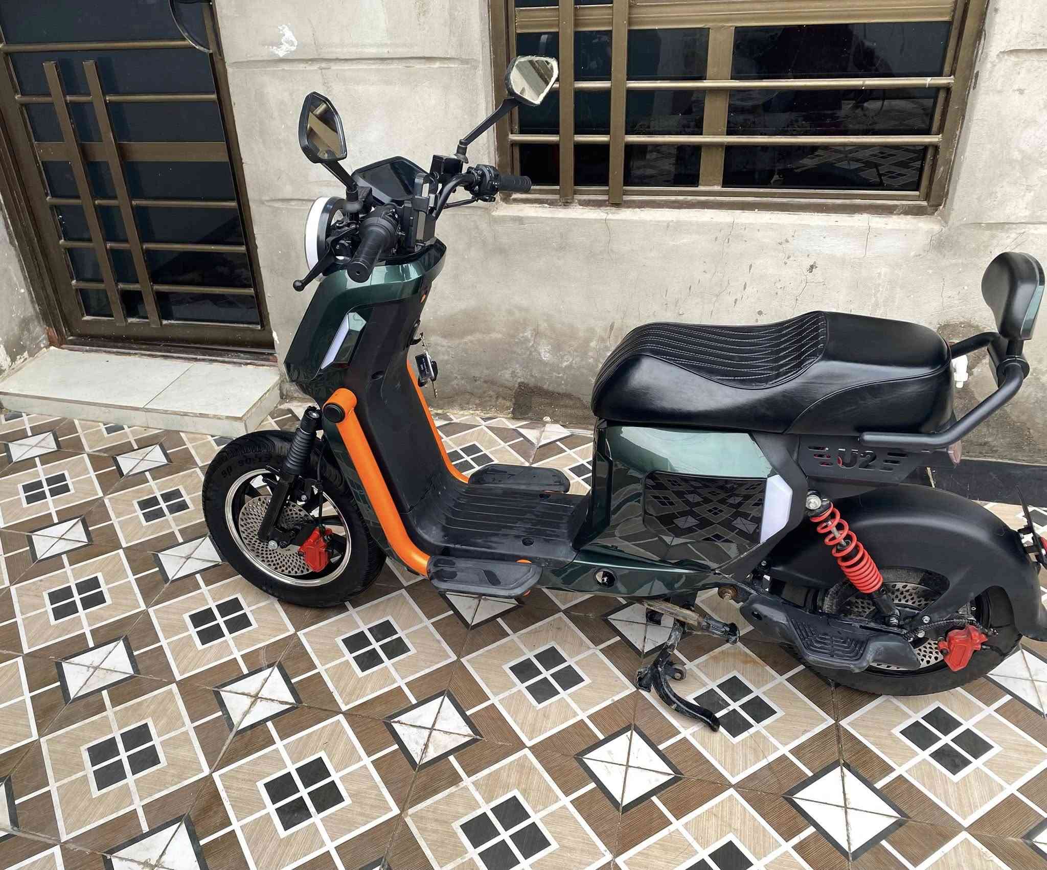 دراجه شحن u2 للبيع
موديل حديث 
تشغيل بصمه وسويج وكارت
البطاريه كبيره نوع ليثيوم 
الملف  25000
السرعة 85 
مسافه الكيلو متر من 35 الى45 كيلو تمشي 
مع صندوق مالت الدراجه 
نقصها جاملغ امامي فقط 
السعر 950 وبيها مجال بعد 
مكاني حي 16 قرب مدرسه الياقوت
رقمي ***********
