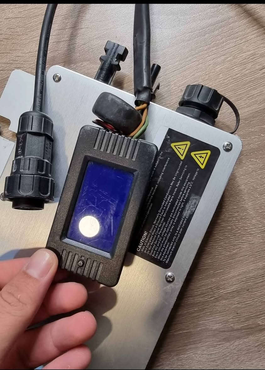 مايكرو انفيرتر 700w مستعمل شهرين كامل ملحقات السعر 50 الف متوفر توصيل


**إذا كنت صاحب هذا الإعلان وتريد حذفه لأي سبب، رجاءا أرسل رسالة إلى الدعم الفني**