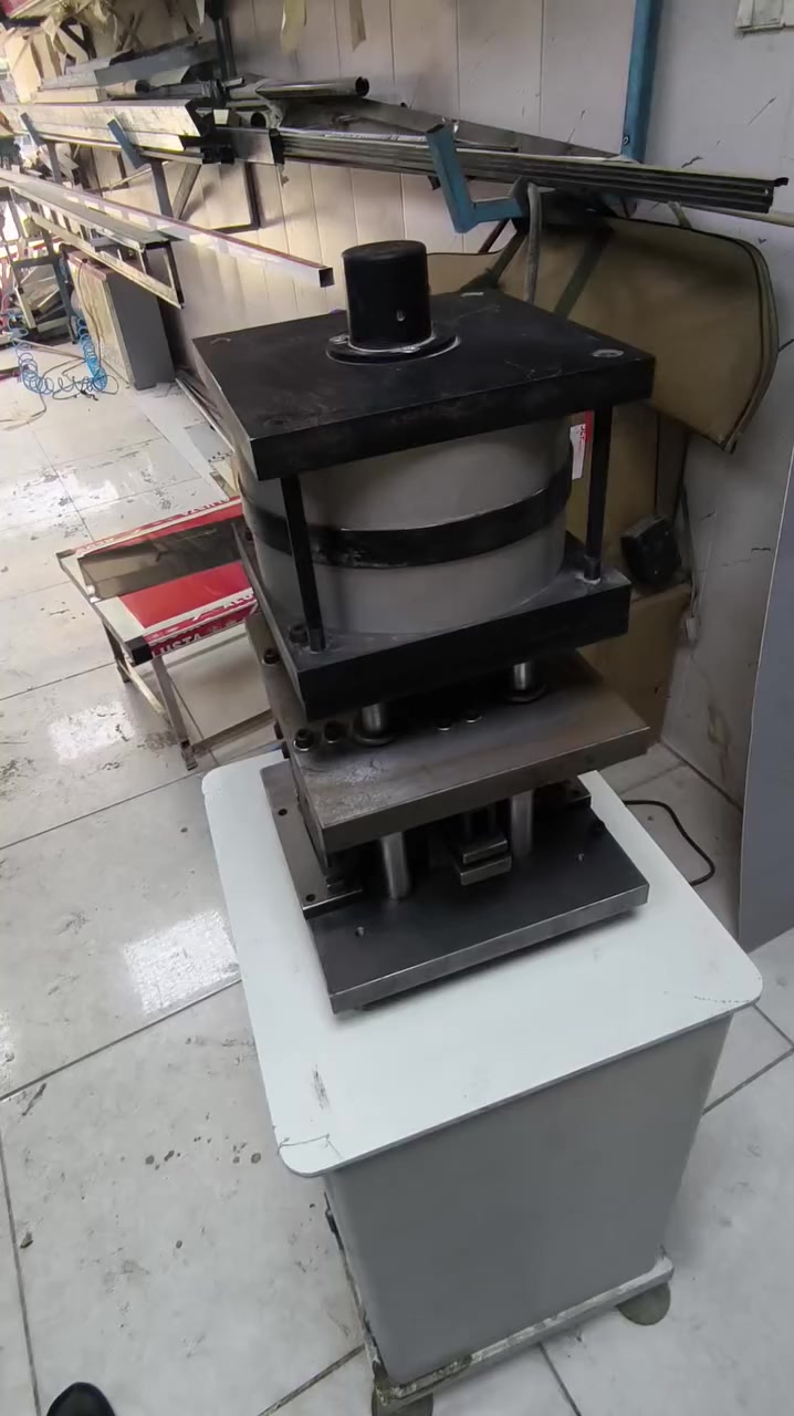 سلام عليكم ورحمه الله 
ثاقبه 5 في 1 للبيع 
مفصلي + وسلايت + واسبانيول + ومياه امطار + ول خامسه ماعرفها شنو استخدامها ابد للتواصل ***********
