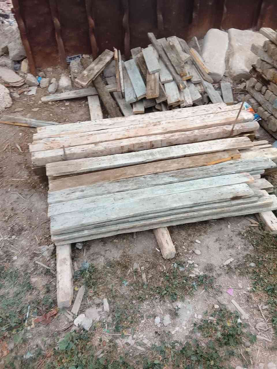 سلام عليكم غالب خشب للبيع مكعبين ونص اربعه ومكعب لوح ثلاثه مكعب سير ثلاثه مكعبين  مقاصير المجموع ست مكاعب اتصال برقم ***********
