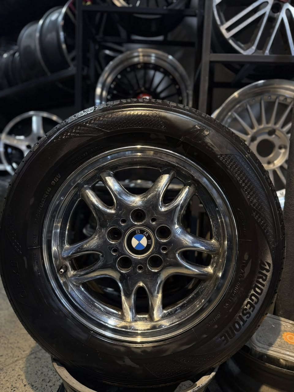 للبيع: ويل كب  BMW أصلي 🚗
• الحجم : 16M
 • الحالة: نضيف جداً ✨
 • مع تاير نضيف 🛞
 • بدون أي اعوجاج أو تصليح 
📍 المكان: بغداد – حي العامل – شارع 7 نيسان
قريب من أدوات حسن وحسين 📌
🚚 يتوفر توصيل لجميع المحافظات 
📱 واتساب / اتصال:
*********** 📞
