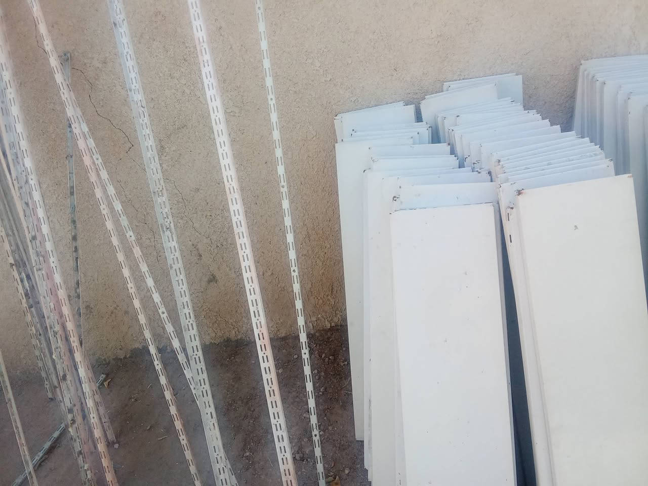 رفوف للبيع العنوان كربلاء طوريج ***********)
