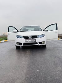 كيا سيراتو لبيع  موديل 2013  السعر 100$   شراي بيها مجال  سيارة بسمي م...