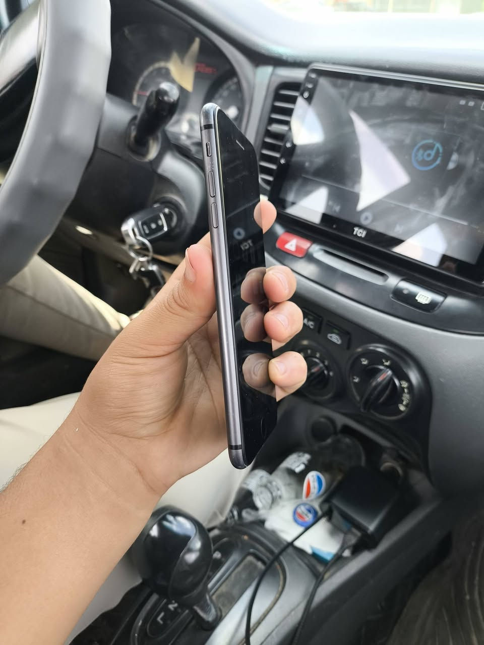 📱 iPhone 8 Plus - 64GB
💰 السعر: 80 ألف 

🔋 البطارية: 67% (بلادي)
🎨 اللون: أسود
✨ النظافة: فول

✅ الكامرات شغالة وتصويرها حيل حلو
✅ الصوت واضح ونقي
✅ الهزازات شغالة طبيعي
✅سيم واكف
 الوايفاي والشبكات شغالة طبيعي
✅ البصمة شغالة
✅ الدكمة شغالة
✅ الشاشة مستبدلة (أصلي)

📍 الموقع: موصل - الأيسر

📞 للتواصل:
***********
خاص أو اتصال مباشر
