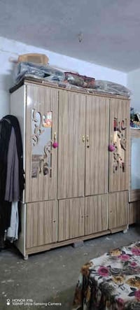 عندي هاي الغرفه للبيع اي عيب مابيه نضيفه بعده سعره ٣٠٠ وبيه مجال قليل ...