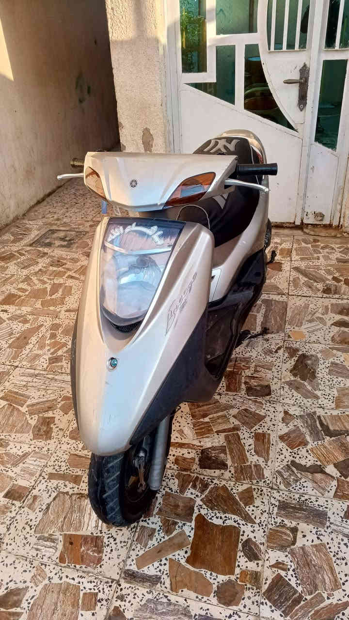 السلام عليكم 
دراجه بريز ياباني رمبه 
الدراجه صار شهر من نازله ما اطلع بيها 
بلاد برغي ممفتوح بيها
العنوان بغداد الكماليه 
السعر 950وبيها مجال بسيط 
***********
