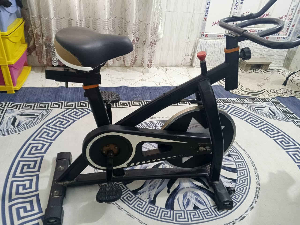 للبيع دراجه رياضيه منزليه (Spin Bike) ماركه WISAM
دراجه تمارين بحاله جيده مناسبة للبيت والرياضة اليومية تساعد على حرق الدهون وتقويه اللياقه البدنيه ثابته ومريحه بالاستخدام السعر 150 قابل للتفاوض للجادين فقط الاتصال *********** 
العنوان كربلاء حي الكرار
