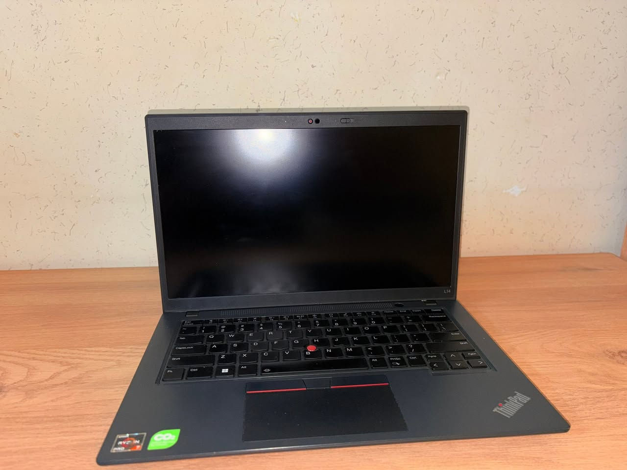 سڵاو بەڕێزان…

لاپتۆپی Lenovo thinkpad دەستی دوو بۆ ففرۆشتن زۆر پاک و ناکەراوە و بێکێشە شاشەی 180 پلە ئەکرێتەوە، شەحنی ئەسڵی خۆی لەگەڵە

Lenovo thinkpad L14
Specs : مواسەفات 
🟢 Cpu amd ryzen 7 7730u 8 core / 16 thread  Generation 7 zen 3 
🟢 Ram 16 Gb ddr4 
🟢 Memory 256 Gb ssd 
🟢 Gpu integrated Amd radeon 8gb 

Ports : 
2 USB-C 
2 USB thunderbolt 
HDMI
LAN
AUX
SD CARD MEMORY
بەشێوەیەکی گشتی دەتوانێت زۆربەی کارەکان بکات لەبەر پرۆسێسەرە بەقوەتەکەی 

نرخی ئەم لاپتۆپە $370 دۆلار  و معامەلە 
سلێمانی


**إذا كنت صاحب هذا الإعلان وتريد حذفه لأي سبب، رجاءا أرسل رسالة إلى الدعم الفني**