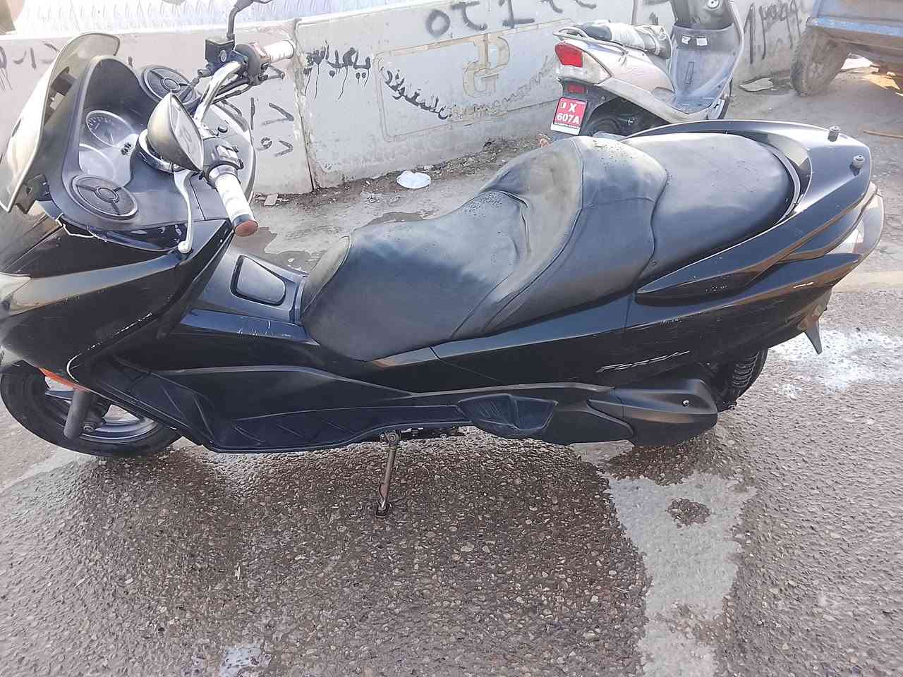 السلام عليكم فورزا صفر عشره كير شغال 
كلوب بالجنطه امبيثري شغال مرايات البلادي مكينه جديده قبل 3اشهر شادها تايرات جدد شادهن بك لايت كرستال كلشي بيها شغال بيها بعض الملاحظات وبيه نقص تريش اليم الاستان الحساس السعر مليون و700وبيها مجال للشراي الرقم ***********
