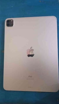 ايباد 11 برو • ١٢٨ • ام١