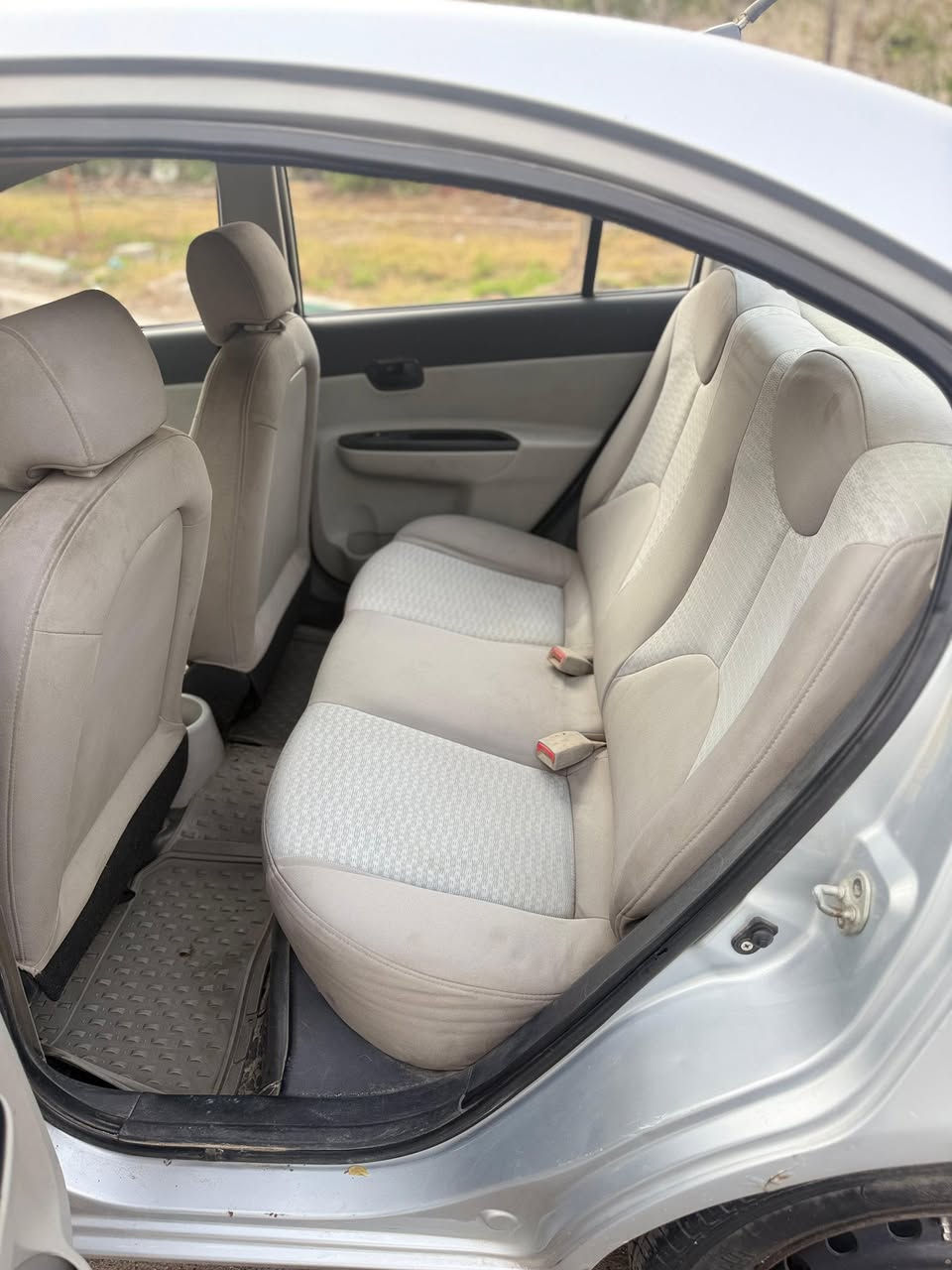 سلام عليكم
هيونداي فيرنا 2008 للبيع

السيارة عليها تخم تايرات جديد بيها بعض الملاحظات بالكشر تدفئة تبريد شغال بيها خيط تبخير بسبب مشكلة بالرنكات 

مكانها بغداد حي البنوك السعر ٧٧ و بي مجال

للاستفسار ***********
