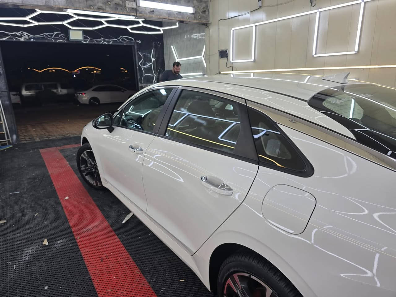 يا الله
KIA K5 2022 خليجي
 
محرك 2000 دوش المرغوب
اللون ابيض, رقم بغداد
شاشه , حساسات, كاميرا خلفية, بصمة تشغيل عن بعد, تحكمات ستيرن, مثبت سرعه ,   انظمة قياده متعددة
كشنات مغلفة جلد
السياره نظيفه ومكفولة من التبديل والصبغ.وبيهه ملاحظات بسيطة والصور والسونار مرفقة
عداد المشي 41000 كم. 
   السعر 188$
  والسياره بأسمي 
رقم التواصل ***********
