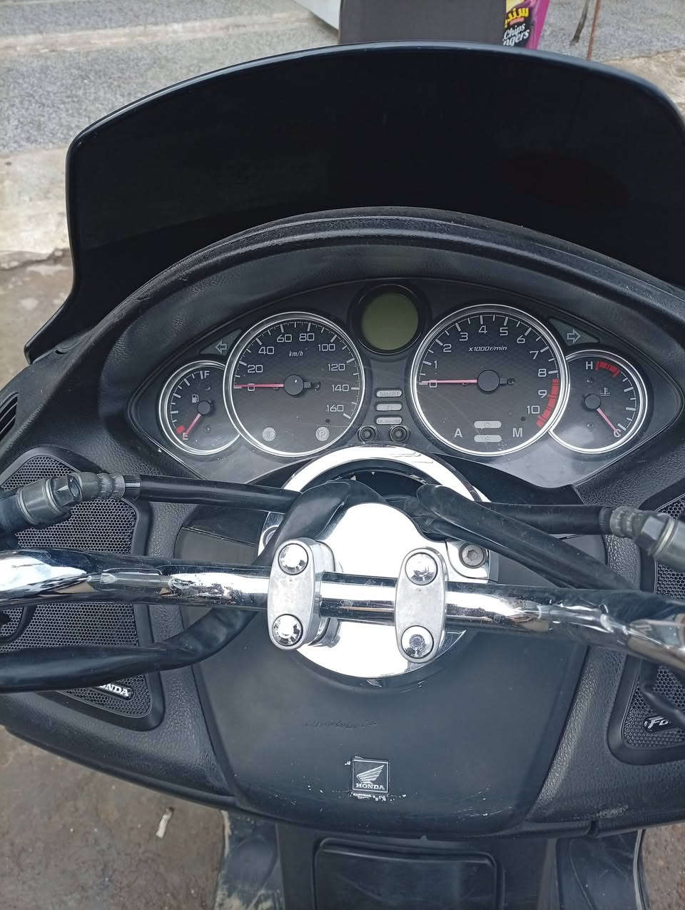 سلام عليكم دراجه لبيع فورزا 0/9 كامله من كل النواحي الكشر نضيف 90 /100 نضيف الاستفسار ***********
