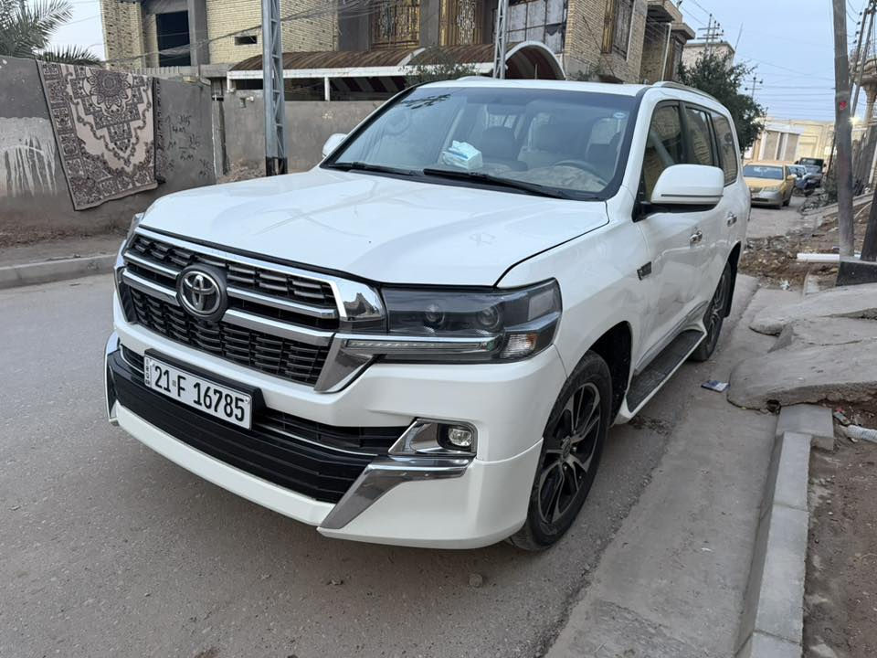 السلام عليكم لندكروز موديل ١٣ محدث ٢٠ بسمي تحويل بل اسم شرط السيارة جاهزه صبغ عام اثر كلبه او متجه  السعر 245 السياره مواصفات ٦ سلندر ***********
